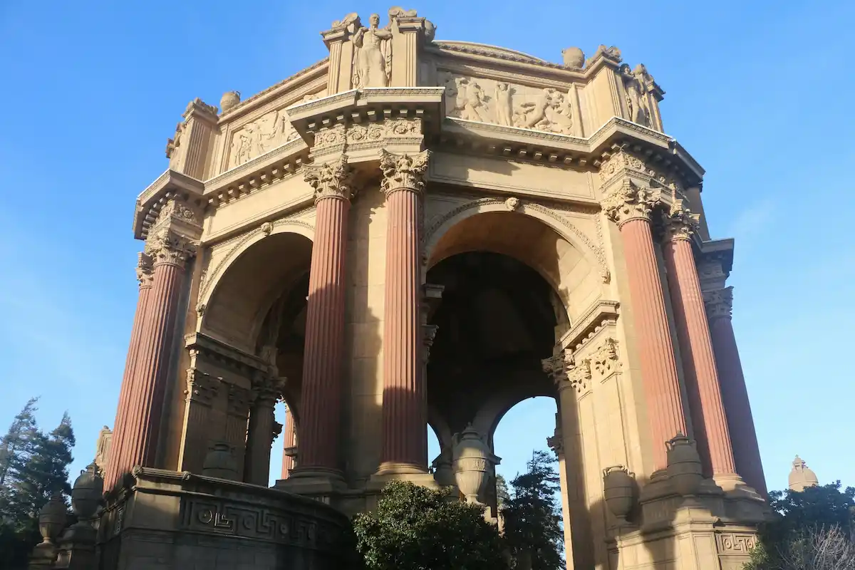 Palace of Fine Arts rotunda reflected in a tranquil lagoon.