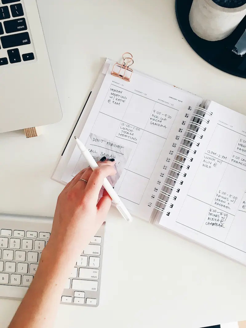 Ejecutivos trabajando en su escritorio